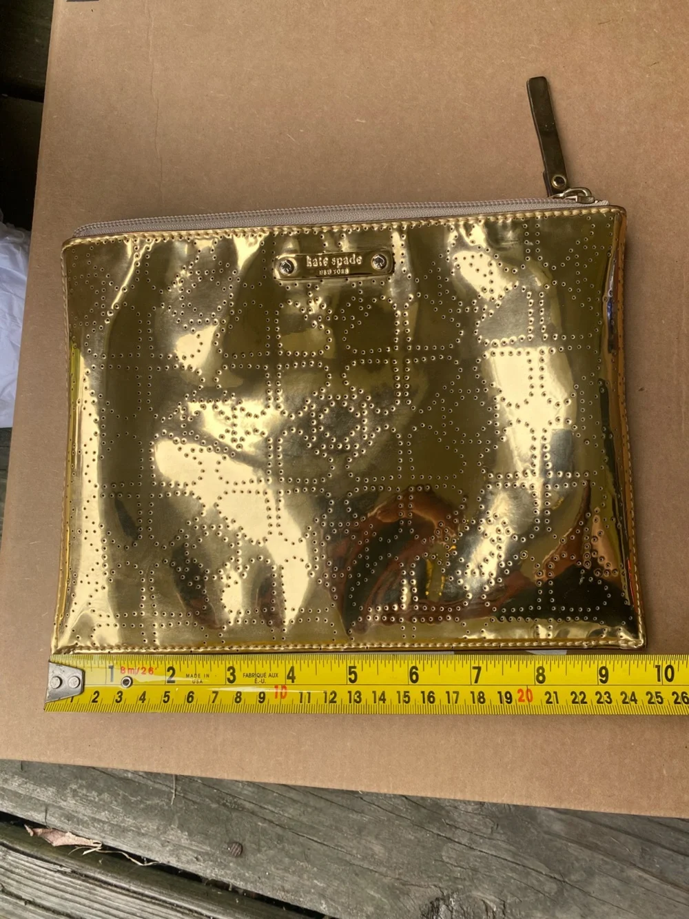 (NWT!)✨KATE SPADE- Gold Metallic Perforated Heart Zip Pouch✨
